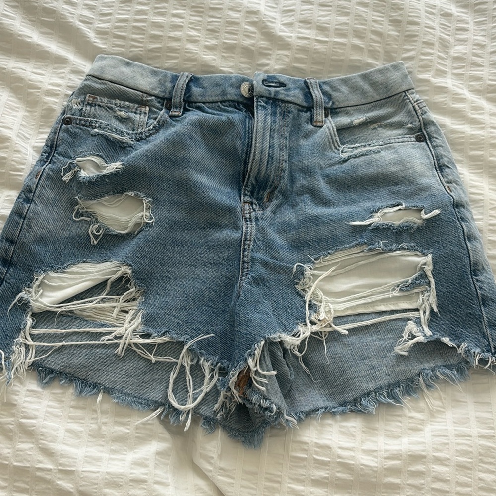 American Eagle, women’s curvy mom jean short, blue denim, never worn, size 4